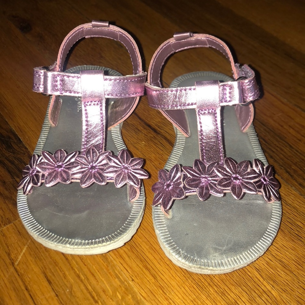 OshKosh toddler girls sandals Metallic pink Sz7
